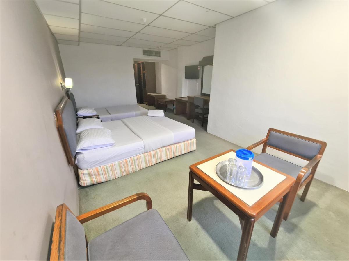 Anika Inn - Keluang Ngoại thất bức ảnh